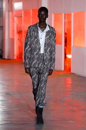 Défilé Kiko Kostadinov de la mode homme Printemps Été 2026 dans le cadre de la Fashion Week de Paris A model walks the runway during the Kiko Kostadinov Homme Ready to Wear Spring Summer 2026 fashion show as part of the Paris Menswear Fashion Week on June 28, 2025 in Paris, France Paris France  Copyright: xAgencex xBestimagexAgencex xBestimagex