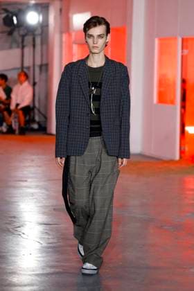 Défilé Kiko Kostadinov de la mode homme Printemps Été 2026 dans le cadre de la Fashion Week de Paris A model walks the runway during the Kiko Kostadinov Homme Ready to Wear Spring Summer 2026 fashion show as part of the Paris Menswear Fashion Week on June 28, 2025 in Paris, France Paris France  Copyright: xAgencex xBestimagexAgencex xBestimagex