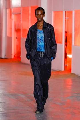 Défilé Kiko Kostadinov de la mode homme Printemps Été 2026 dans le cadre de la Fashion Week de Paris A model walks the runway during the Kiko Kostadinov Homme Ready to Wear Spring Summer 2026 fashion show as part of the Paris Menswear Fashion Week on June 28, 2025 in Paris, France Paris France  Copyright: xAgencex xBestimagexAgencex xBestimagex