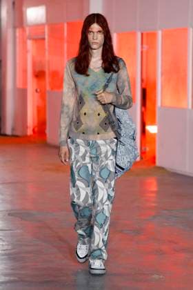 Défilé Kiko Kostadinov de la mode homme Printemps Été 2026 dans le cadre de la Fashion Week de Paris A model walks the runway during the Kiko Kostadinov Homme Ready to Wear Spring Summer 2026 fashion show as part of the Paris Menswear Fashion Week on June 28, 2025 in Paris, France Paris France  Copyright: xAgencex xBestimagexAgencex xBestimagex