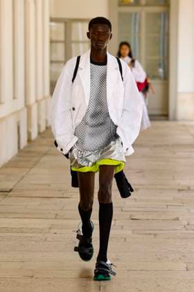 Défilé Kolor de la mode homme Printemps Été 2026 dans le cadre de la Fashion Week de Paris A model walks the runway during the Kolor Homme Ready to Wear Spring Summer 2026 fashion show as part of the Paris Menswear Fashion Week on June 28, 2025 in Paris, France Paris France  Copyright: xAgencex xBestimagexAgencex xBestimagex
