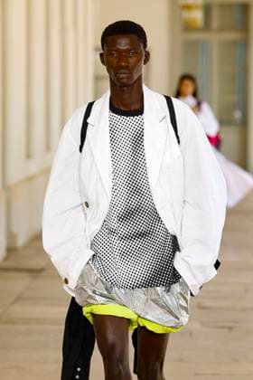 Défilé Kolor de la mode homme Printemps Été 2026 dans le cadre de la Fashion Week de Paris A model walks the runway during the Kolor Homme Ready to Wear Spring Summer 2026 fashion show as part of the Paris Menswear Fashion Week on June 28, 2025 in Paris, France Paris France  Copyright: xAgencex xBestimagexAgencex xBestimagex