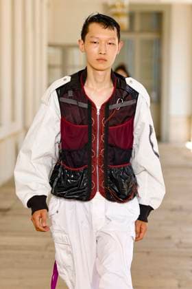 Défilé Kolor de la mode homme Printemps Été 2026 dans le cadre de la Fashion Week de Paris A model walks the runway during the Kolor Homme Ready to Wear Spring Summer 2026 fashion show as part of the Paris Menswear Fashion Week on June 28, 2025 in Paris, France Paris France  Copyright: xAgencex xBestimagexAgencex xBestimagex