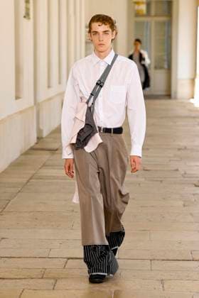 Défilé Kolor de la mode homme Printemps Été 2026 dans le cadre de la Fashion Week de Paris A model walks the runway during the Kolor Homme Ready to Wear Spring Summer 2026 fashion show as part of the Paris Menswear Fashion Week on June 28, 2025 in Paris, France Paris France  Copyright: xAgencex xBestimagexAgencex xBestimagex