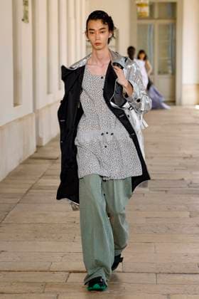 Défilé Kolor de la mode homme Printemps Été 2026 dans le cadre de la Fashion Week de Paris A model walks the runway during the Kolor Homme Ready to Wear Spring Summer 2026 fashion show as part of the Paris Menswear Fashion Week on June 28, 2025 in Paris, France Paris France  Copyright: xAgencex xBestimagexAgencex xBestimagex