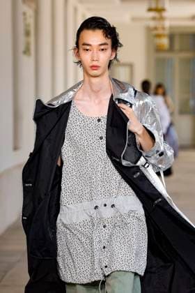 Défilé Kolor de la mode homme Printemps Été 2026 dans le cadre de la Fashion Week de Paris A model walks the runway during the Kolor Homme Ready to Wear Spring Summer 2026 fashion show as part of the Paris Menswear Fashion Week on June 28, 2025 in Paris, France Paris France  Copyright: xAgencex xBestimagexAgencex xBestimagex