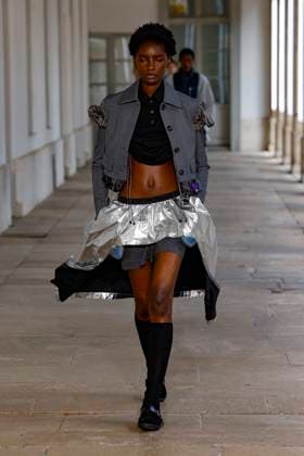 Défilé Kolor de la mode homme Printemps Été 2026 dans le cadre de la Fashion Week de Paris A model walks the runway during the Kolor Homme Ready to Wear Spring Summer 2026 fashion show as part of the Paris Menswear Fashion Week on June 28, 2025 in Paris, France Paris France  Copyright: xAgencex xBestimagexAgencex xBestimagex