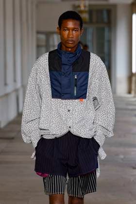Défilé Kolor de la mode homme Printemps Été 2026 dans le cadre de la Fashion Week de Paris A model walks the runway during the Kolor Homme Ready to Wear Spring Summer 2026 fashion show as part of the Paris Menswear Fashion Week on June 28, 2025 in Paris, France Paris France  Copyright: xAgencex xBestimagexAgencex xBestimagex