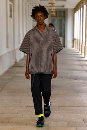 Défilé Kolor de la mode homme Printemps Été 2026 dans le cadre de la Fashion Week de Paris A model walks the runway during the Kolor Homme Ready to Wear Spring Summer 2026 fashion show as part of the Paris Menswear Fashion Week on June 28, 2025 in Paris, France Paris France  Copyright: xAgencex xBestimagexAgencex xBestimagex