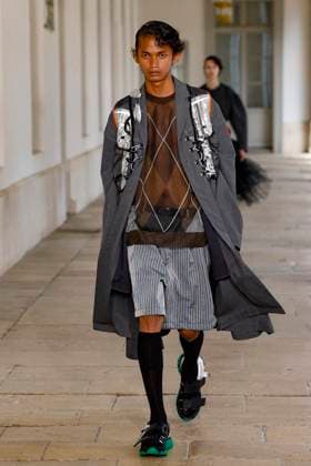 Défilé Kolor de la mode homme Printemps Été 2026 dans le cadre de la Fashion Week de Paris A model walks the runway during the Kolor Homme Ready to Wear Spring Summer 2026 fashion show as part of the Paris Menswear Fashion Week on June 28, 2025 in Paris, France Paris France  Copyright: xAgencex xBestimagexAgencex xBestimagex