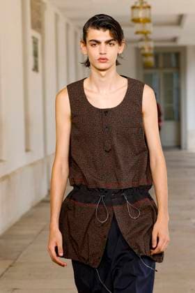 Défilé Kolor de la mode homme Printemps Été 2026 dans le cadre de la Fashion Week de Paris A model walks the runway during the Kolor Homme Ready to Wear Spring Summer 2026 fashion show as part of the Paris Menswear Fashion Week on June 28, 2025 in Paris, France Paris France  Copyright: xAgencex xBestimagexAgencex xBestimagex