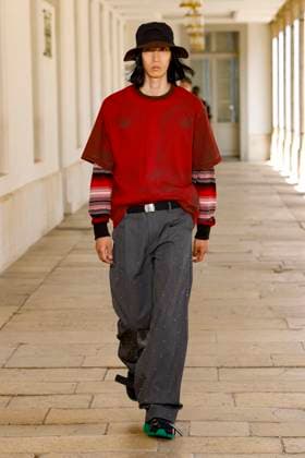 Défilé Kolor de la mode homme Printemps Été 2026 dans le cadre de la Fashion Week de Paris A model walks the runway during the Kolor Homme Ready to Wear Spring Summer 2026 fashion show as part of the Paris Menswear Fashion Week on June 28, 2025 in Paris, France Paris France  Copyright: xAgencex xBestimagexAgencex xBestimagex