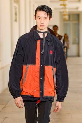 Défilé Kolor de la mode homme Printemps Été 2026 dans le cadre de la Fashion Week de Paris A model walks the runway during the Kolor Homme Ready to Wear Spring Summer 2026 fashion show as part of the Paris Menswear Fashion Week on June 28, 2025 in Paris, France Paris France  Copyright: xAgencex xBestimagexAgencex xBestimagex