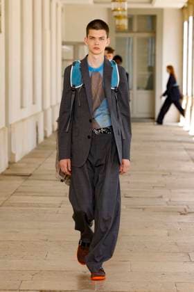 Défilé Kolor de la mode homme Printemps Été 2026 dans le cadre de la Fashion Week de Paris A model walks the runway during the Kolor Homme Ready to Wear Spring Summer 2026 fashion show as part of the Paris Menswear Fashion Week on June 28, 2025 in Paris, France Paris France  Copyright: xAgencex xBestimagexAgencex xBestimagex