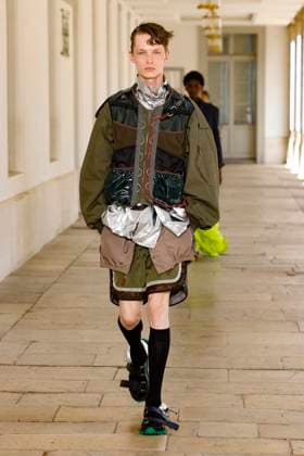 Défilé Kolor de la mode homme Printemps Été 2026 dans le cadre de la Fashion Week de Paris A model walks the runway during the Kolor Homme Ready to Wear Spring Summer 2026 fashion show as part of the Paris Menswear Fashion Week on June 28, 2025 in Paris, France Paris France  Copyright: xAgencex xBestimagexAgencex xBestimagex