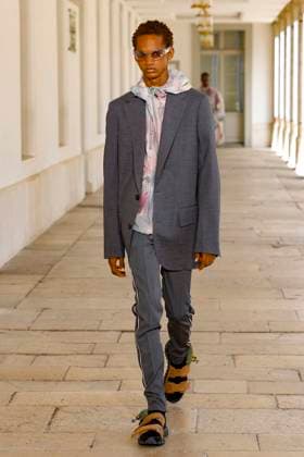 Défilé Kolor de la mode homme Printemps Été 2026 dans le cadre de la Fashion Week de Paris A model walks the runway during the Kolor Homme Ready to Wear Spring Summer 2026 fashion show as part of the Paris Menswear Fashion Week on June 28, 2025 in Paris, France Paris France  Copyright: xAgencex xBestimagexAgencex xBestimagex