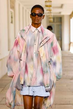 Défilé Kolor de la mode homme Printemps Été 2026 dans le cadre de la Fashion Week de Paris A model walks the runway during the Kolor Homme Ready to Wear Spring Summer 2026 fashion show as part of the Paris Menswear Fashion Week on June 28, 2025 in Paris, France Paris France  Copyright: xAgencex xBestimagexAgencex xBestimagex