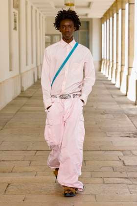 Défilé Kolor de la mode homme Printemps Été 2026 dans le cadre de la Fashion Week de Paris A model walks the runway during the Kolor Homme Ready to Wear Spring Summer 2026 fashion show as part of the Paris Menswear Fashion Week on June 28, 2025 in Paris, France Paris France  Copyright: xAgencex xBestimagexAgencex xBestimagex