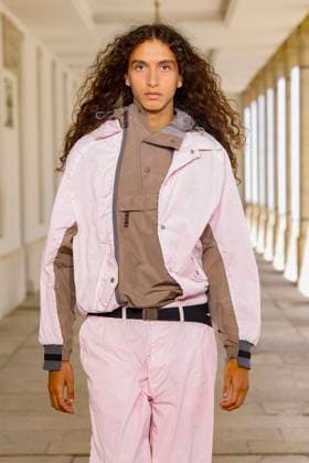 Défilé Kolor de la mode homme Printemps Été 2026 dans le cadre de la Fashion Week de Paris A model walks the runway during the Kolor Homme Ready to Wear Spring Summer 2026 fashion show as part of the Paris Menswear Fashion Week on June 28, 2025 in Paris, France Paris France  Copyright: xAgencex xBestimagexAgencex xBestimagex