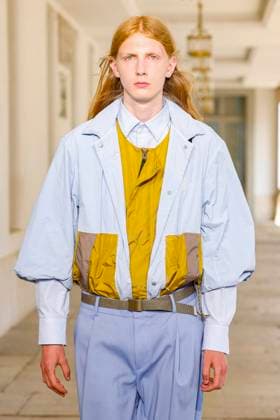 Défilé Kolor de la mode homme Printemps Été 2026 dans le cadre de la Fashion Week de Paris A model walks the runway during the Kolor Homme Ready to Wear Spring Summer 2026 fashion show as part of the Paris Menswear Fashion Week on June 28, 2025 in Paris, France Paris France  Copyright: xAgencex xBestimagexAgencex xBestimagex