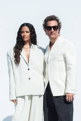 PFW Jacquemus Photocall Camilla Alves and Matthew McConaughey attending the Jacquemus Menswear Spring Summer 2026 show as part of Paris Fashion Week in Paris, France on June 29, 2025. Photo by Aurore Marechal ABACAPRESS.COM Paris France  Copyright: xMarechalxAurore ABACAx