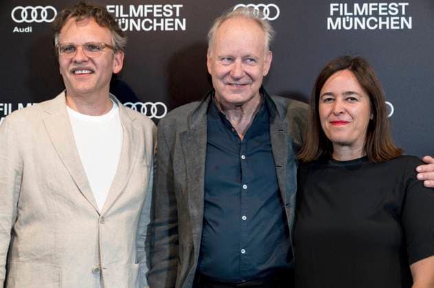 Christoph Gröner, Stellan Skarsgard and Julia Weigl at the presentation of the CineMerit Award at the 42 Filmfest München 2025 in the theater hall of the Amarikahaus Munich, 29 06 2025 Foto:xN.xKolinzx xFuturexImagex skarsgaard_5604