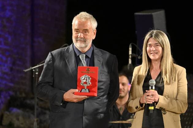 Entertainment Bilder des Tages Luc Besson At Nation Award Evening - Taormina Luc Besson attends the Nation Award Evening during the Taormina Film Festival, in Taormina, Italy, Monday, June 30, 2025. (Photo by D’Avanzo Maurizio IPA ABACAPRESS.COM Taormina Italy  Copyright: xD AvanzoxMaurizio IPA ABACAx
