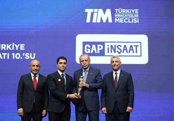 Turkish President Recep Tayyip Erdogan ISTANBUL, TURKIYE - JUNE 30: (----EDITORIAL USE ONLY - MANDATORY CREDIT - TURKISH PRESIDENCY MURAT KULA HANDOUT - NO MARKETING NO ADVERTISING CAMPAIGNS - DISTRIBUTED AS A SERVICE TO CLIENTS----) Turkish President Recep Tayyip Erdogan (2nd R) presents awards to the recipients during the 32nd Ordinary General Assembly of Turkiye Exporters Assembly and Export Champions Award Ceremony at Halic Congress Center in Istanbul, Turkiye on June 30, 2025. Turkish Trade Minister Omer Bolat (R) was also present at the ceremony. Turkish Presidency Murat Kula Handout Anadolu Istanbul Turkey. Editorial use only. Please get in touch for any other usage.  Copyright: x2025xAnadoluxTurkishxPresidencyx xMuratxKulax xHandoutx