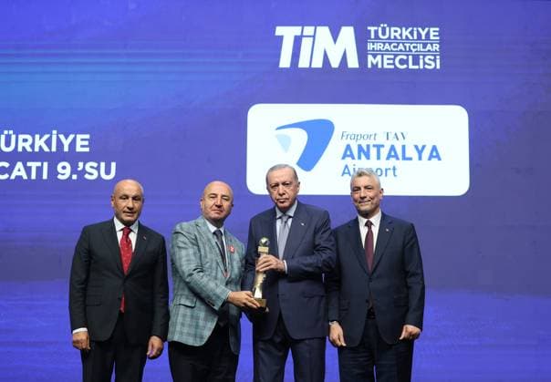 Turkish President Recep Tayyip Erdogan ISTANBUL, TURKIYE - JUNE 30: (----EDITORIAL USE ONLY - MANDATORY CREDIT - TURKISH PRESIDENCY MURAT KULA HANDOUT - NO MARKETING NO ADVERTISING CAMPAIGNS - DISTRIBUTED AS A SERVICE TO CLIENTS----) Turkish President Recep Tayyip Erdogan (2nd R) presents awards to the recipients during the 32nd Ordinary General Assembly of Turkiye Exporters Assembly and Export Champions Award Ceremony at Halic Congress Center in Istanbul, Turkiye on June 30, 2025. Turkish Trade Minister Omer Bolat (R) was also present at the ceremony. Turkish Presidency Murat Kula Handout Anadolu Istanbul Turkey. Editorial use only. Please get in touch for any other usage.  Copyright: x2025xAnadoluxTurkishxPresidencyx xMuratxKulax xHandoutx