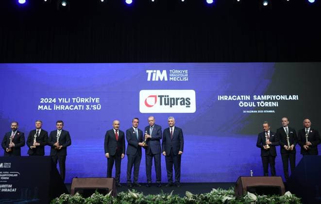 Turkish President Recep Tayyip Erdogan ISTANBUL, TURKIYE - JUNE 30: (----EDITORIAL USE ONLY - MANDATORY CREDIT - TURKISH PRESIDENCY MURAT KULA HANDOUT - NO MARKETING NO ADVERTISING CAMPAIGNS - DISTRIBUTED AS A SERVICE TO CLIENTS----) Turkish President Recep Tayyip Erdogan presents awards to the recipients during the 32nd Ordinary General Assembly of Turkiye Exporters Assembly and Export Champions Award Ceremony at Halic Congress Center in Istanbul, Turkiye on June 30, 2025. Turkish Trade Minister Omer Bolat and Chairman of Turkish Exporters Assembly Mustafa Gultepe were also present at the ceremony. Turkish Presidency Murat Kula Handout Anadolu Istanbul Turkey. Editorial use only. Please get in touch for any other usage.  Copyright: x2025xAnadoluxTurkishxPresidencyx xMuratxKulax xHandoutx