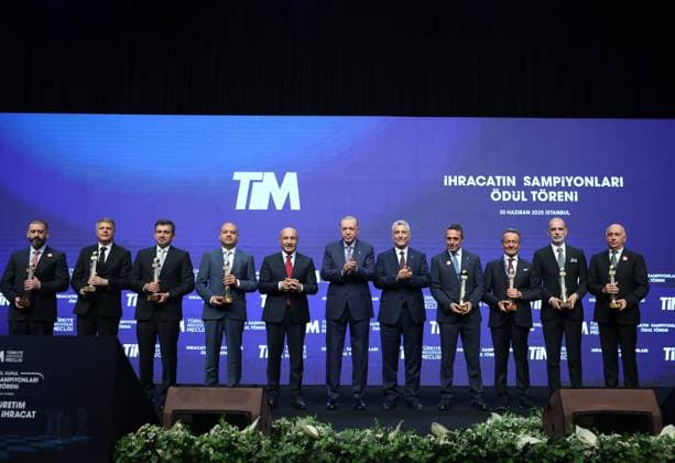 Turkish President Recep Tayyip Erdogan ISTANBUL, TURKIYE - JUNE 30: (----EDITORIAL USE ONLY - MANDATORY CREDIT - TURKISH PRESIDENCY MURAT KULA HANDOUT - NO MARKETING NO ADVERTISING CAMPAIGNS - DISTRIBUTED AS A SERVICE TO CLIENTS----) Turkish President Recep Tayyip Erdogan presents awards to the recipients during the 32nd Ordinary General Assembly of Turkiye Exporters Assembly and Export Champions Award Ceremony at Halic Congress Center in Istanbul, Turkiye on June 30, 2025. Turkish Trade Minister Omer Bolat and Chairman of Turkish Exporters Assembly Mustafa Gultepe were also present at the ceremony. Turkish Presidency Murat Kula Handout Anadolu Istanbul Turkey. Editorial use only. Please get in touch for any other usage.  Copyright: x2025xAnadoluxTurkishxPresidencyx xMuratxKulax xHandoutx