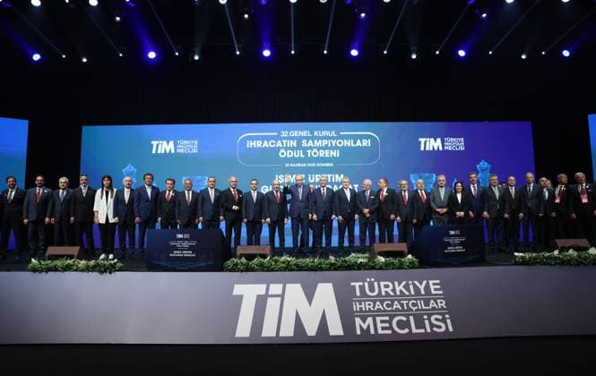 Turkish President Recep Tayyip Erdogan ISTANBUL, TURKIYE - JUNE 30: (----EDITORIAL USE ONLY - MANDATORY CREDIT - TURKISH PRESIDENCY MURAT KULA HANDOUT - NO MARKETING NO ADVERTISING CAMPAIGNS - DISTRIBUTED AS A SERVICE TO CLIENTS----) Turkish President Recep Tayyip Erdogan presents awards to the recipients during the 32nd Ordinary General Assembly of Turkiye Exporters Assembly and Export Champions Award Ceremony at Halic Congress Center in Istanbul, Turkiye on June 30, 2025. Turkish Trade Minister Omer Bolat and Chairman of Turkish Exporters Assembly Mustafa Gultepe were also present at the ceremony. Turkish Presidency Murat Kula Handout Anadolu Istanbul Turkey. Editorial use only. Please get in touch for any other usage.  Copyright: x2025xAnadoluxTurkishxPresidencyx xMuratxKulax xHandoutx