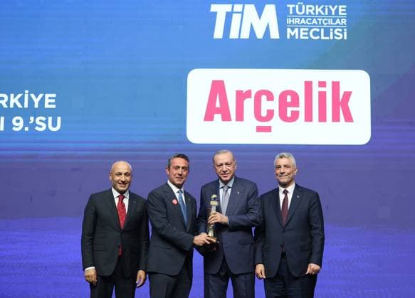 Turkish President Recep Tayyip Erdogan ISTANBUL, TURKIYE - JUNE 30: (----EDITORIAL USE ONLY - MANDATORY CREDIT - TURKISH PRESIDENCY MURAT KULA HANDOUT - NO MARKETING NO ADVERTISING CAMPAIGNS - DISTRIBUTED AS A SERVICE TO CLIENTS----) Turkish President Recep Tayyip Erdogan (2nd R) presents awards to the recipients during the 32nd Ordinary General Assembly of Turkiye Exporters Assembly and Export Champions Award Ceremony at Halic Congress Center in Istanbul, Turkiye on June 30, 2025. Turkish Trade Minister Omer Bolat (R) was also present at the ceremony. Turkish Presidency Murat Kula Handout Anadolu Istanbul Turkey. Editorial use only. Please get in touch for any other usage.  Copyright: x2025xAnadoluxTurkishxPresidencyx xMuratxKulax xHandoutx