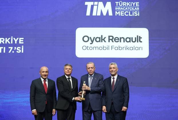 Turkish President Recep Tayyip Erdogan ISTANBUL, TURKIYE - JUNE 30: (----EDITORIAL USE ONLY - MANDATORY CREDIT - TURKISH PRESIDENCY MURAT KULA HANDOUT - NO MARKETING NO ADVERTISING CAMPAIGNS - DISTRIBUTED AS A SERVICE TO CLIENTS----) Turkish President Recep Tayyip Erdogan (2nd R) presents awards to the recipients during the 32nd Ordinary General Assembly of Turkiye Exporters Assembly and Export Champions Award Ceremony at Halic Congress Center in Istanbul, Turkiye on June 30, 2025. Turkish Trade Minister Omer Bolat (R) was also present at the ceremony. Turkish Presidency Murat Kula Handout Anadolu Istanbul Turkey. Editorial use only. Please get in touch for any other usage.  Copyright: x2025xAnadoluxTurkishxPresidencyx xMuratxKulax xHandoutx