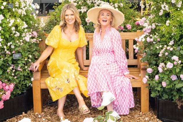 Bilder des Jahres 2025, Entertainment 06 Juni Entertainment Bilder des Tages Anthea Turner and Charlotte Hawkins in the rose garden at RHS Hampton Court Palace Garden Festival press day, Surrey, UK Hampton Court Palace, Surrey, UK. 30th June, 2025. Celebrities and press visitors enjoy the flower festival. Beautiful garden designs, products and floral displays are once again on show at the HRS Hampton Court Palace Garden Festival from July 1-6., Credit:Imageplotter Avalon  Copyright: xImageplotterx xAvalonx 1016459313