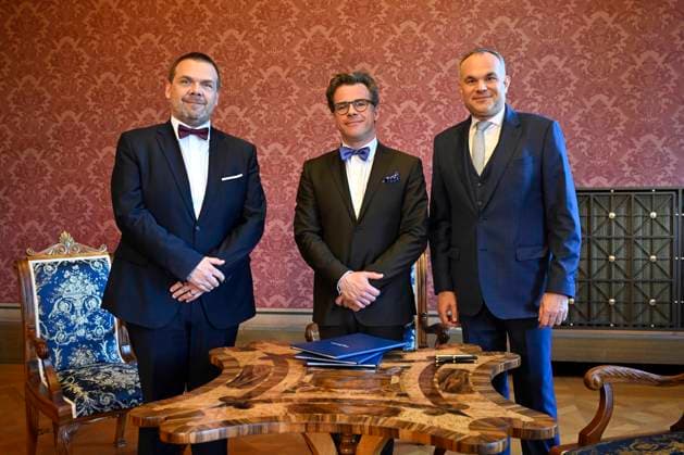 +++CAPTION CORRECTION+++Jakub Hrusa (right) will become chief conductor and music director of the Czech Philharmonic Orchestra (CF) in autumn 2028, succeeding current conductor and director Semyon Bychkov, David Marecek (centre), the director general of the CF informed journalists in Prague, Czech Republic, June 30, 2025. At left is Czech Minister of Culture Martin Baxa. (CTKxPhoto KaterinaxSulova) CTKPhotoP2025063004112  CTKPhotoP2025063004112
