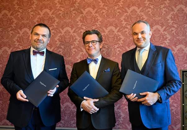 Entertainment Bilder des Tages +++CAPTION CORRECTION+++Jakub Hrusa (right) will become chief conductor and music director of the Czech Philharmonic Orchestra (CF) in autumn 2028, succeeding current conductor and director Semyon Bychkov, David Marecek (centre), the director general of the CF informed journalists in Prague, Czech Republic, June 30, 2025. At left is Czech Minister of Culture Martin Baxa. (CTKxPhoto KaterinaxSulova) CTKPhotoP2025063004114  CTKPhotoP2025063004114