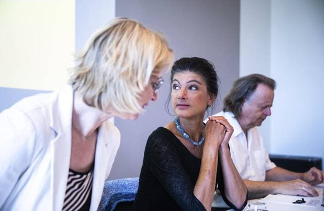 Bilder des Jahres 2025, News 06 Juni News Bilder des Tages SAHRA WAGENKNECHT (BSW) BESUCHT THÜRINGER BSW-FRAKTION MIT KATJA WOLF UND FRANK AUGSTEN ** NUR FÜR REDAKTIONELLE ZWECKE ** EDITORIAL USE ONLY **<p>30 06 2025-Erfurt : Parteichefin Sahra Wagenknecht besucht BSW Thüringen - Katja Wolf (BSW), Landesvorsitzende, Gernot Süßmuth (BSW), Landesvorsitzender und Frank Augsten (BSW), Fraktionsvorsitzender ( Deutschland Thueringen Erfurt Copyright: SaschaxFromm *** SAHRA WAGENKNECHT BSW VISITS THURINGIAN BSW FACTION WITH KATJA WOLF AND FRANK AUGSTEN FOR EDITORIAL PURPOSES ONLY EDITORIAL USE ONLY p 30 06 2025 Erfurt Party leader Sahra Wagenknecht visits BSW Thuringia Katja Wolf BSW , state chairwoman, Gernot Süßmuth BSW , state chairman and Frank Augsten BSW , parliamentary group leader Germany T Copyright: SaschaxFromm doc81b06304jkx1eij1ygmb ,EDITORIAL USE ONLY