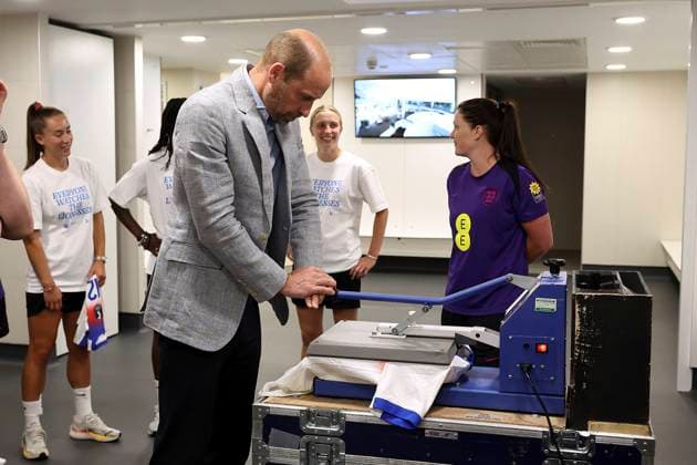 Britain Royals Britain s Prince William, the Prince of Wales, Patron of The Football Association, visits St. George s Park, England s national football centre, prints a number on a shirt as he meets with the England Women s team and wish them luck ahead of the 2025 UEFA Women s Euros competition in Burton on Trent, Monday, June 30, 2025.(AP Photo Darren Staples, Pool), Credit:Darren Staples Avalon GBR, Burton on Trent Copyright: xDarrenxStaplesx xAvalonx 1016476696