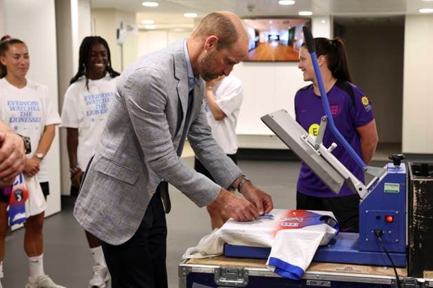 Britain Royals Britain s Prince William, the Prince of Wales, Patron of The Football Association, visits St. George s Park, England s national football centre, puts a number oin a shirt for printing as he meets with the England Women s team and wish them luck ahead of the 2025 UEFA Women s Euros competition in Burton on Trent, Monday, June 30, 2025.(AP Photo Darren Staples, Pool), Credit:Darren Staples Avalon GBR, Burton on Trent Copyright: xDarrenxStaplesx xAvalonx 1016476701