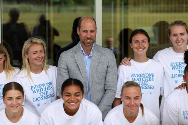 Britain Royals Britain s Prince William, the Prince of Wales, Patron of The Football Association, poses with players as he visits St. George s Park, England s national football centre, to meet with the England Women s team and wish them luck ahead of the 2025 UEFA Women s Euros competition in Burton on Trent, Monday, June 30, 2025.(AP Photo Darren Staples, Pool), Credit:Darren Staples Avalon GBR, Burton on Trent Copyright: xDarrenxStaplesx xAvalonx 1016476728