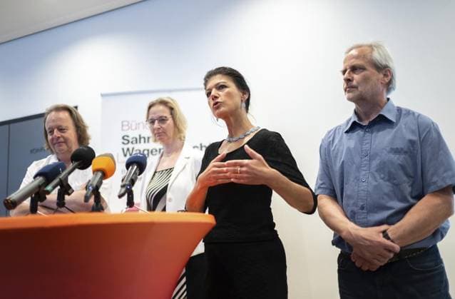 News Themen der Woche KW27 News Bilder des Tages SAHRA WAGENKNECHT (BSW) BESUCHT THÜRINGER BSW-FRAKTION MIT KATJA WOLF UND FRANK AUGSTEN ** NUR FÜR REDAKTIONELLE ZWECKE ** EDITORIAL USE ONLY **<p>30 06 2025-Erfurt : Parteichefin Sahra Wagenknecht 2.v.r. besucht BSW Thüringen - Katja Wolf (BSW), Landesvorsitzende, 2.v.l. Gernot Süßmuth (BSW), .Landesvorsitzender, links, und Frank Augsten (BSW), Fraktionsvorsitzender, rechts ( Deutschland Thueringen Erfurt Copyright: SaschaxFromm *** SAHRA WAGENKNECHT BSW VISITS THURINGIAN BSW FACTION WITH KATJA WOLF AND FRANK AUGSTEN FOR EDITORIAL PURPOSES ONLY p 30 06 2025 Erfurt Party leader Sahra Wagenknecht 2 v r visits BSW Thuringia Katja Wolf BSW , State Chairwoman, 2 f l Gernot Süßmuth BSW , State Chairman, left, and Frank Augsten BSW , Parli Copyright: SaschaxFromm doc81b10gn6yljtln5kmhp ,EDITORIAL USE ONLY