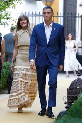 Spanish Prime Minister Pedro Sanchez (R) an his wife Begona Gomez (L) attend the official dinner for attendees to the UN’s 4th International Conference on Financing for Development (FFD4) in Seville, Spain, 30 June 2025. The event will run until 03 July. 4th International Conference on Financing for Development in Seville !ACHTUNG: NUR REDAKTIONELLE NUTZUNG!  Copyright: xJ.J.xGuillenx GRAF7271 20250630-55017280327_1