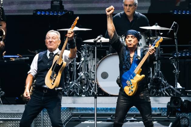 Bilder des Jahres 2025, Entertainment 06 Juni Milan, Bruce Springsteen performs in concert during the 2025 World Tour at the San Siro Stadium. In the photo: Bruce Springsteen (Singer-songwriter), Steven Van Zandt (Guitarist)  Copyright: xAlessandroxBremecx xipa-agency.netx xx IPA_Agency_IPA59731958
