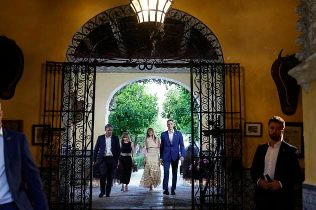 Spanish Prime Minister Pedro Sanchez (4L) his wife, Begona Gomez (3L), arrive to attend the official dinner held in the framework of 4th International Conference on Financing for Development at Palacio de Duenas Palace in Seville, southern Spain, 30 June 2025. Official dinner at 4th International Conference on Financing for Development in Seville !ACHTUNG: NUR REDAKTIONELLE NUTZUNG!  Copyright: xJuanJoxMartínx GRAF7320 20250701-55017281882_1