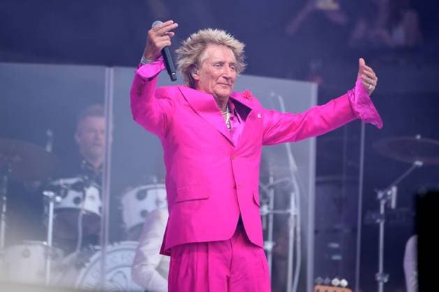 Rod Stewart performing at Glastonbury Festival 2025 SHEPTON MALLET, ENGLAND - JUNE 29: Rod Stewart performing on the Pyramid Stage at Glastonbury Festival, Worthy Farm, Pilton, on June 29, 2025 in Shepton Mallet, England. CAP MAR MAR Great Britain Copyright: xMartinxHarris CapitalxPicturesx