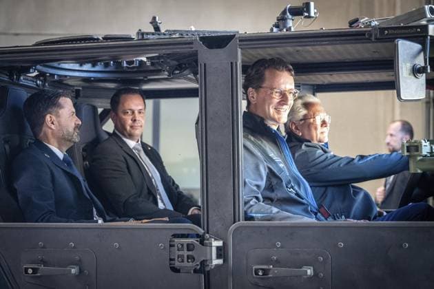 Bilder des Jahres 2025, News 07 Juli News Themen der Woche KW27 F-35-Rheinmetall-Werk am Airport Weeze ** NUR FÜR REDAKTIONELLE ZWECKE ** EDITORIAL USE ONLY **<p>Ministerpräsident hendrik Wüst eröffnet mit Rheimetall Vorstand Armin Papperger und Stephen OBryan Präsident Northrop Grumman International am Dienstag,01.Juli.2025 das Rheinmetall-Aviation-Werk am Flughafen in Weeze. Hier soll die Fertigung von Rumpfmittelteilen für das Kampfflugzeug F-35 Lightning 2 stattfinden. und Deutschland NRW Weeze Copyright: KaixKitschenberg *** F 35 Rheinmetall plant at Weeze Airport FOR EDITORIAL PURPOSES ONLY EDITORIAL USE ONLY p Minister President hendrik Wüst opens the Rheinmetall Aviation plant at Weeze Airport with Rheinmetall CEO Armin Papperger and Stephen OBryan President Northrop Grumman Internationa Copyright: KaixKitschenberg doc81bf0fo08ti1crg6vmhl ,EDITORIAL USE ONLY