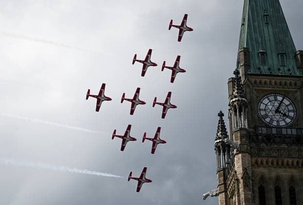July 1, 2025, Ottawa, On, Canada: Royal Canadian Air Force (RCAF) Snowbirds conduct a fly-past over Parliament Hill during Canada Day celebrations at LeBreton Flats in Ottawa, on Tuesday, July 1, 2025. Ottawa Canada  - ZUMAc35_ 20250701_zaf_c35_151 Copyright: xSpencerxColbyx
