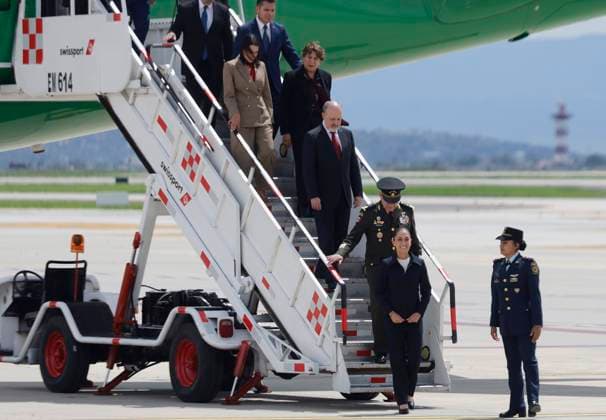 Mexicana De Aviacion Receives Its First Embraer E195-E2 Aircraft Claudia Sheinbaum (bottom right), President of Mexico, participates in a ceremony where she receives the first Embraer E195-E2 aircraft from Mexicana de Aviacion at Felipe Angeles International Airport (AIFA) in Zumpango, State of Mexico, on July 1, 2025. Zumpango, State of Mexico Mexico  Copyright: xGerardoxVieyrax originalFilename: vieyra-notitle250701_npaBy.jpg