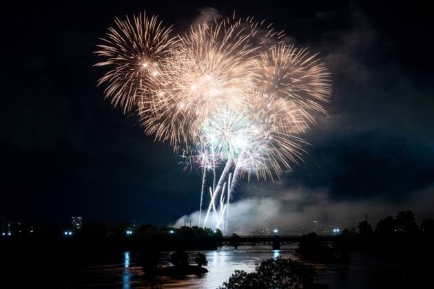 July 1, 2025, Ottawa, On, Canada: Fireworks explode over the Ottawa River during Canada Day festivities in Ottawa, on Tuesday, July 1, 2025. Ottawa Canada  - ZUMAc35_ 20250701_zaf_c35_172 Copyright: xSpencerxColbyx